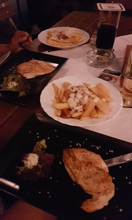 HOLZSTUBE Steakhouse Pub